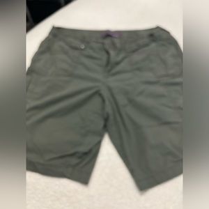 Gloria Vanderbilt shorts khaki green